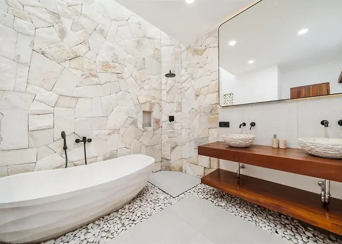 Ferienhaus Tombak - A Stylish & Modern 2br *