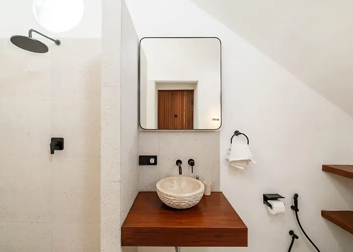 Tombak - A Stylish & Modern 2br Ferienhaus *